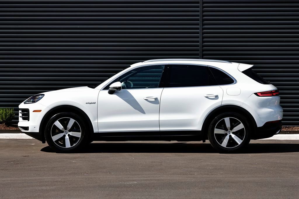 Certified 2026 Porsche Cayenne E-Hybrid AWD/4WD image 2