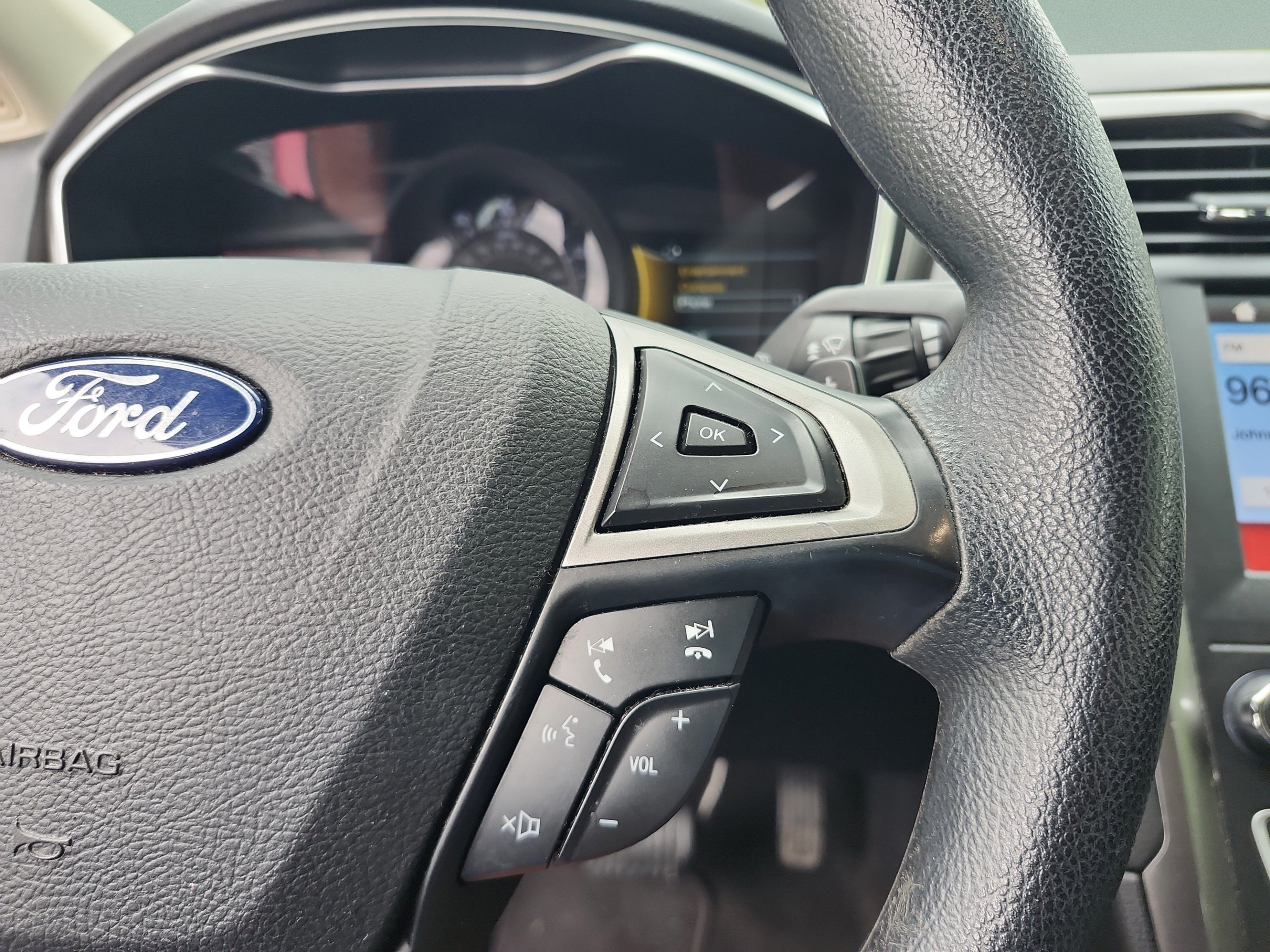 Used 2019 Ford Fusion SE FWD image 25
