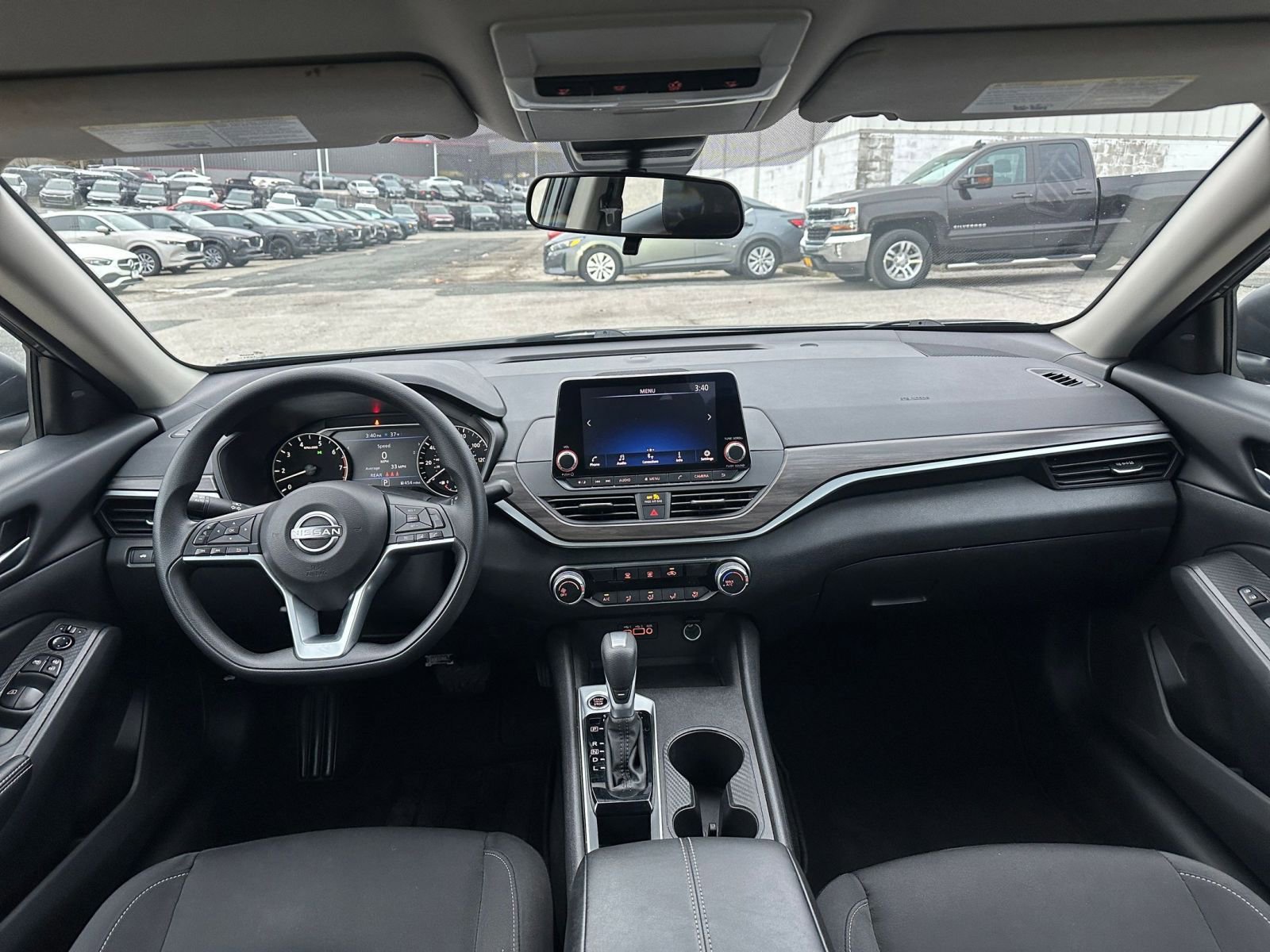 Used 2025 Nissan Altima 2.5 SV image 32