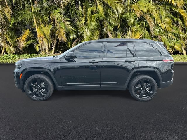 Used 2024 Jeep Grand Cherokee Altitude AWD/4WD image 9