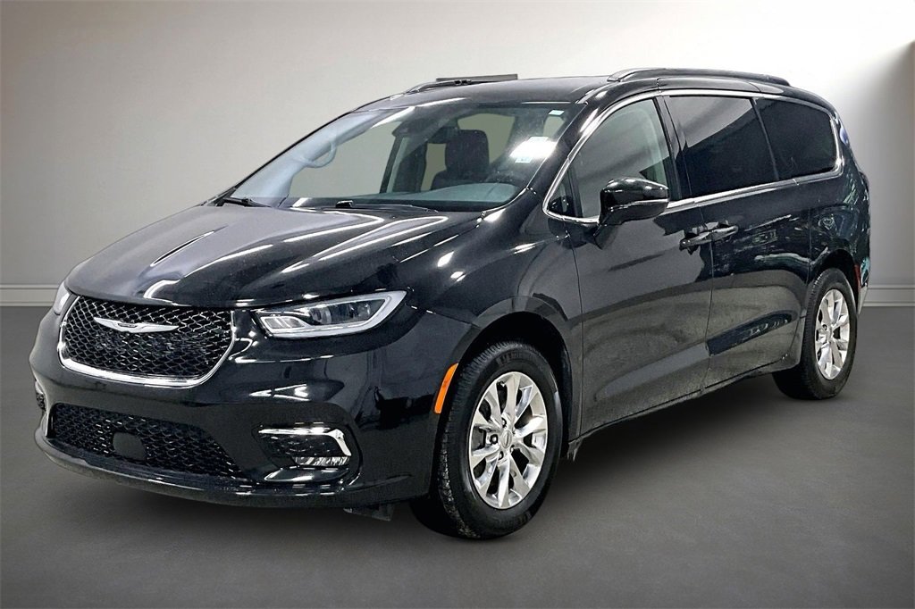 Used 2022 Chrysler Pacifica Touring-L image 3