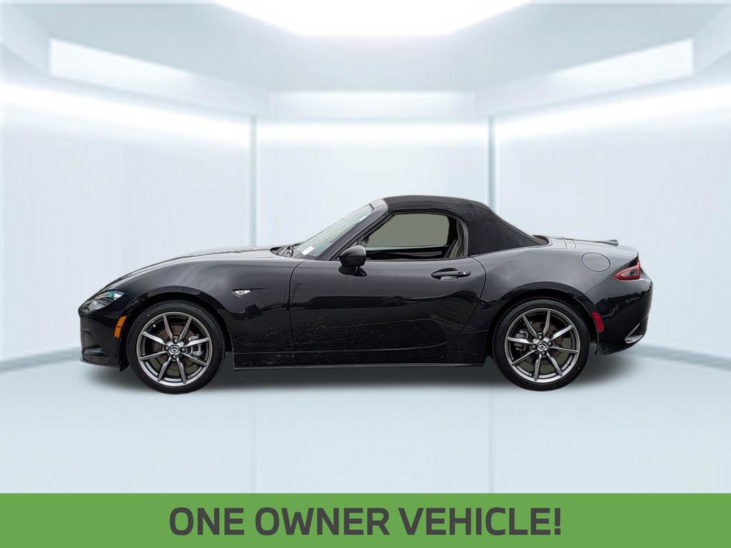 Used 2021 MAZDA MX-5 Miata Grand Touring RWD image 2