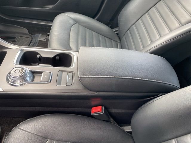 Used 2017 Ford Fusion SE w/ Fusion SE Technology Package image 17