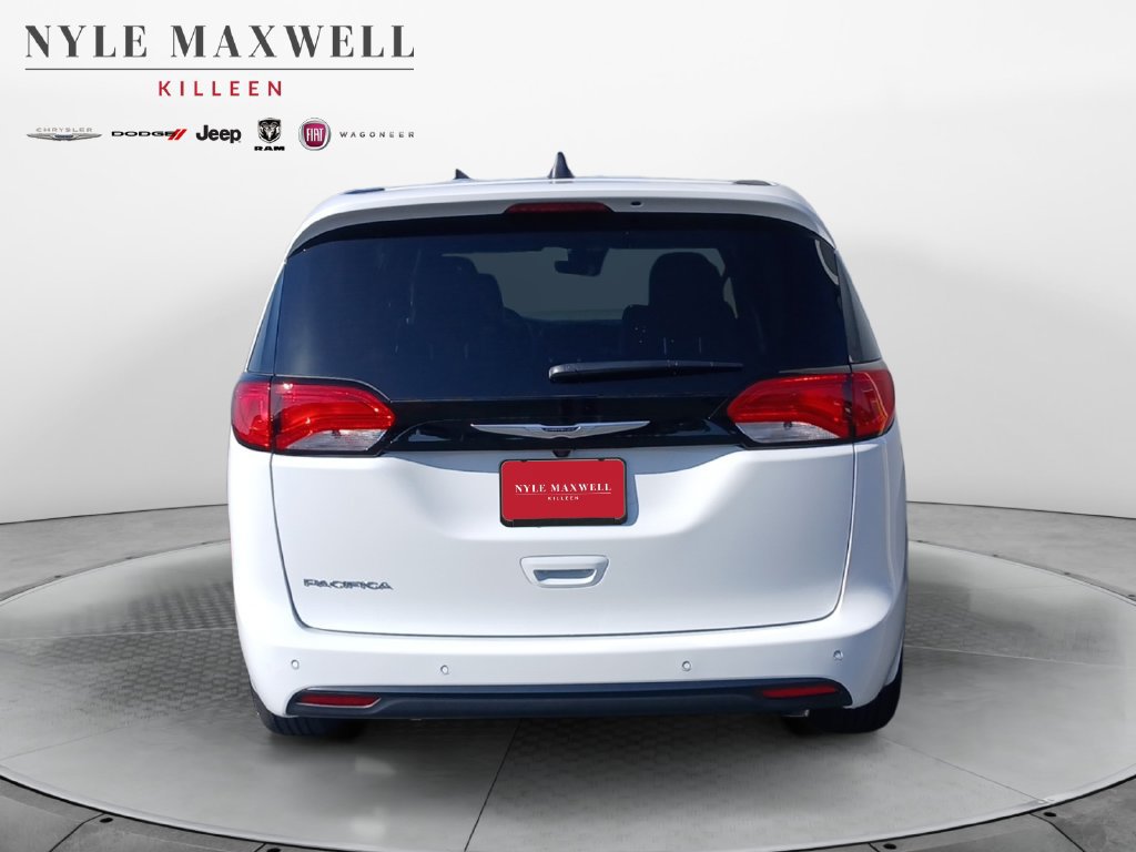 New 2027 Chrysler Pacifica LX FWD image 15