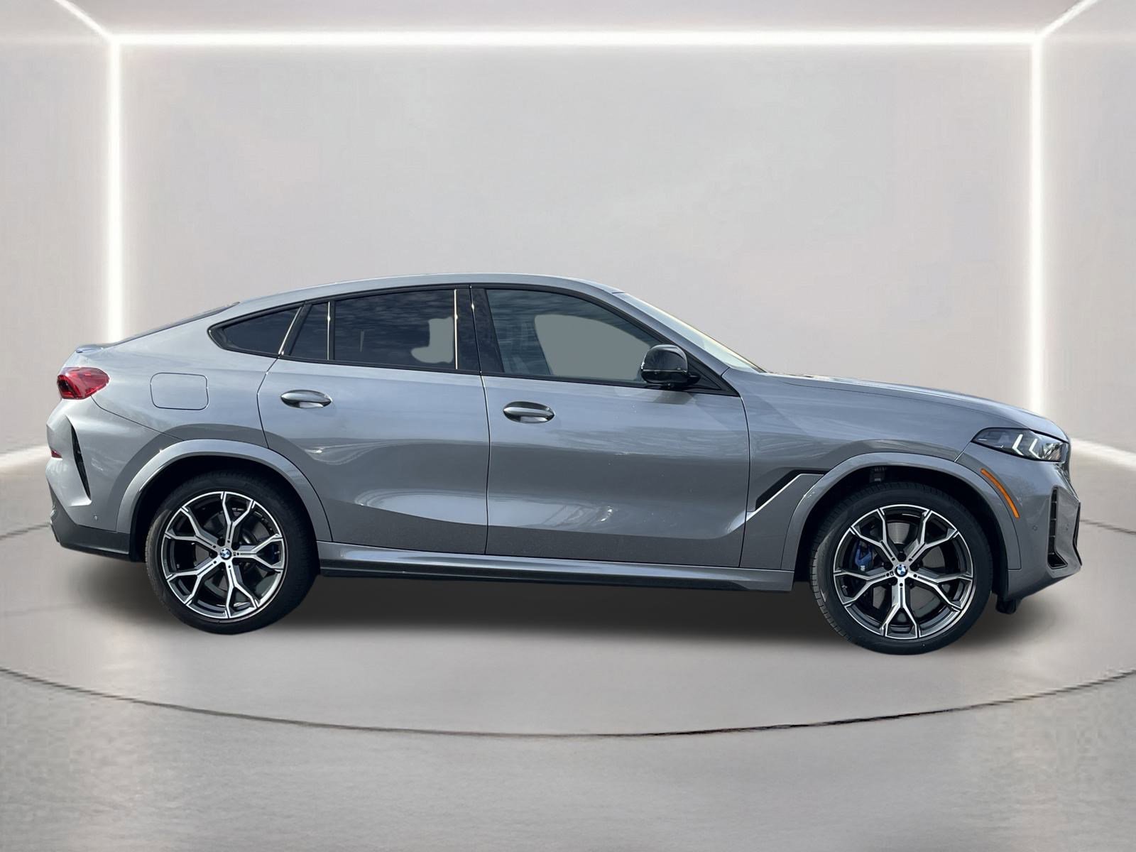 Used 2026 BMW X6 M60i image 32