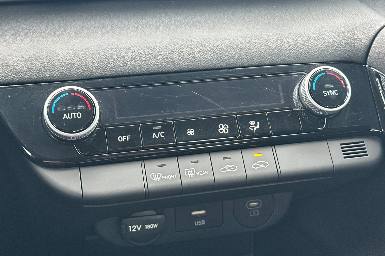 Used 2025 Hyundai Elantra Blue image 22