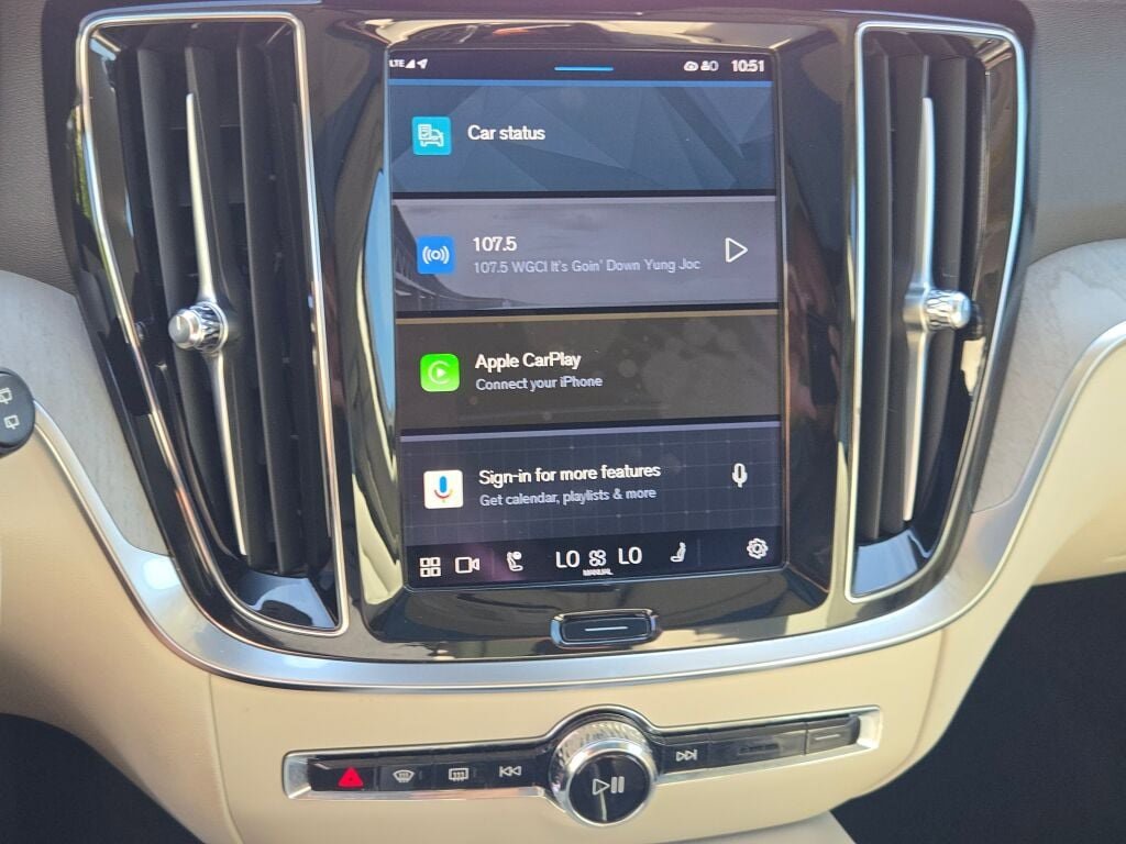 Used 2024 Volvo V60 B5 Cross Country Plus image 29