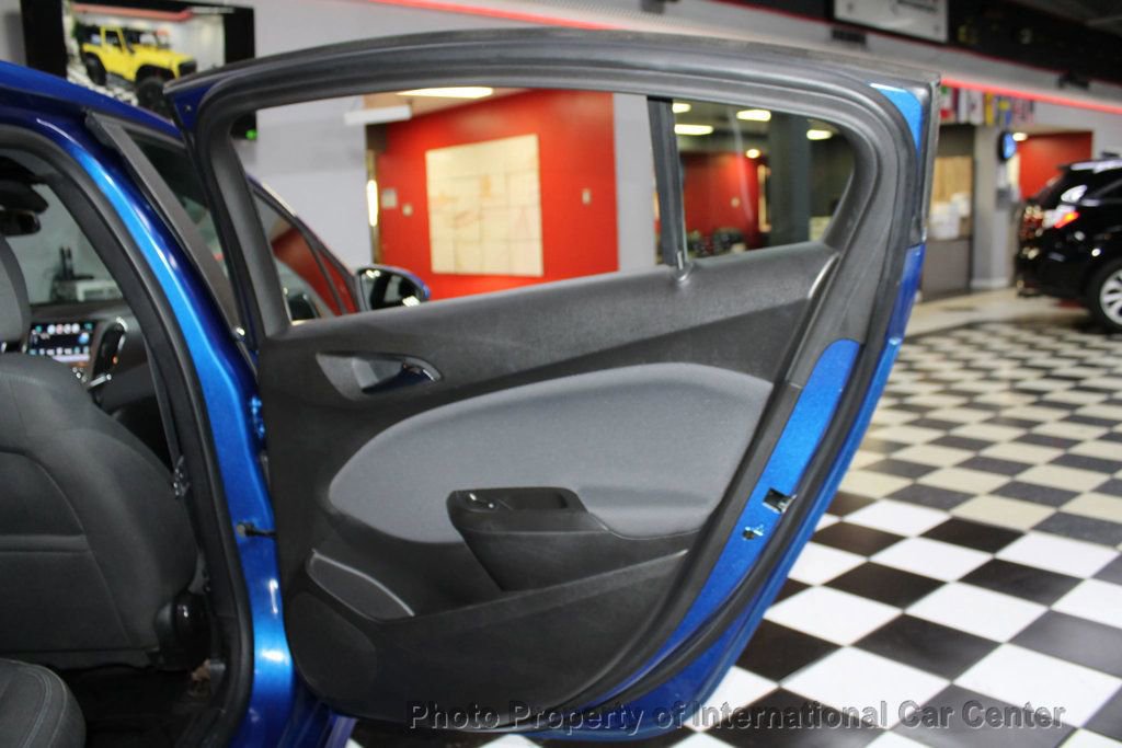 Used 2018 Chevrolet Cruze LT w/ Sun And Sound Package image 31