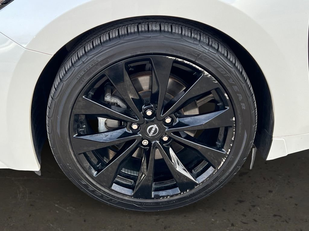 Used 2023 Nissan Maxima SR w/ Sport Mat Group image 25