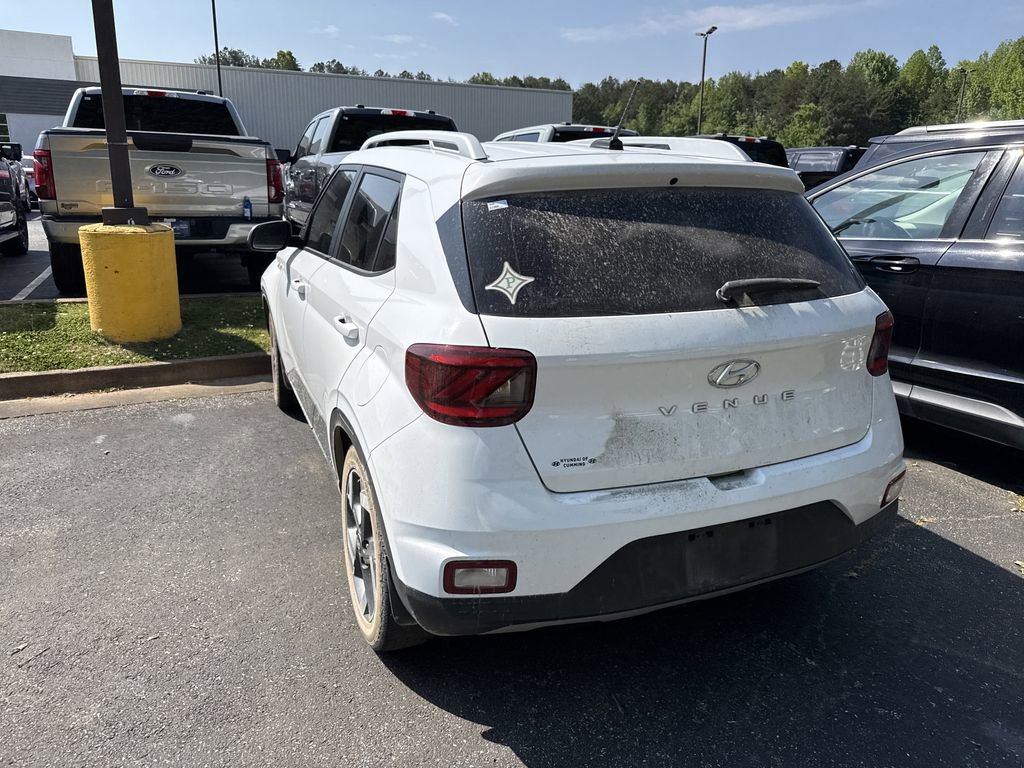 Used 2023 Hyundai Venue SEL FWD image 12
