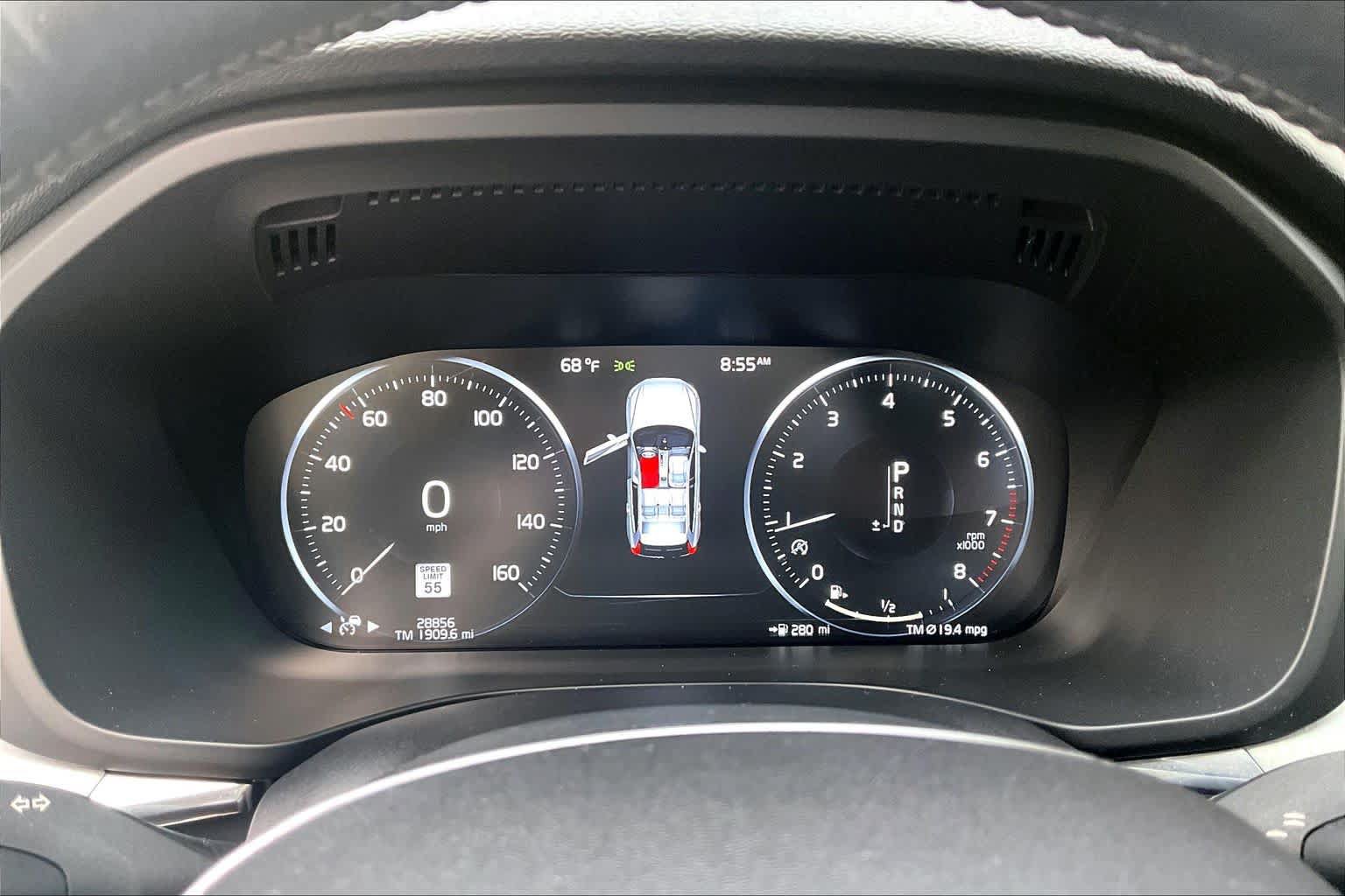Used 2018 Volvo XC60 T6 Momentum w/ Convenience Package AWD/4WD image 25
