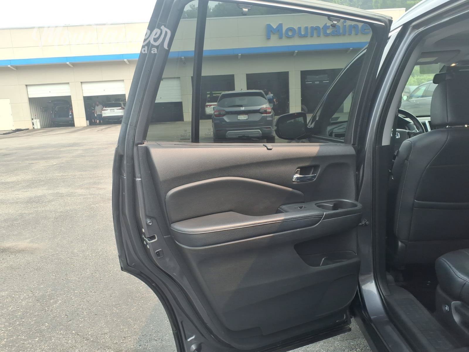 Used 2018 Honda Pilot Elite image 11