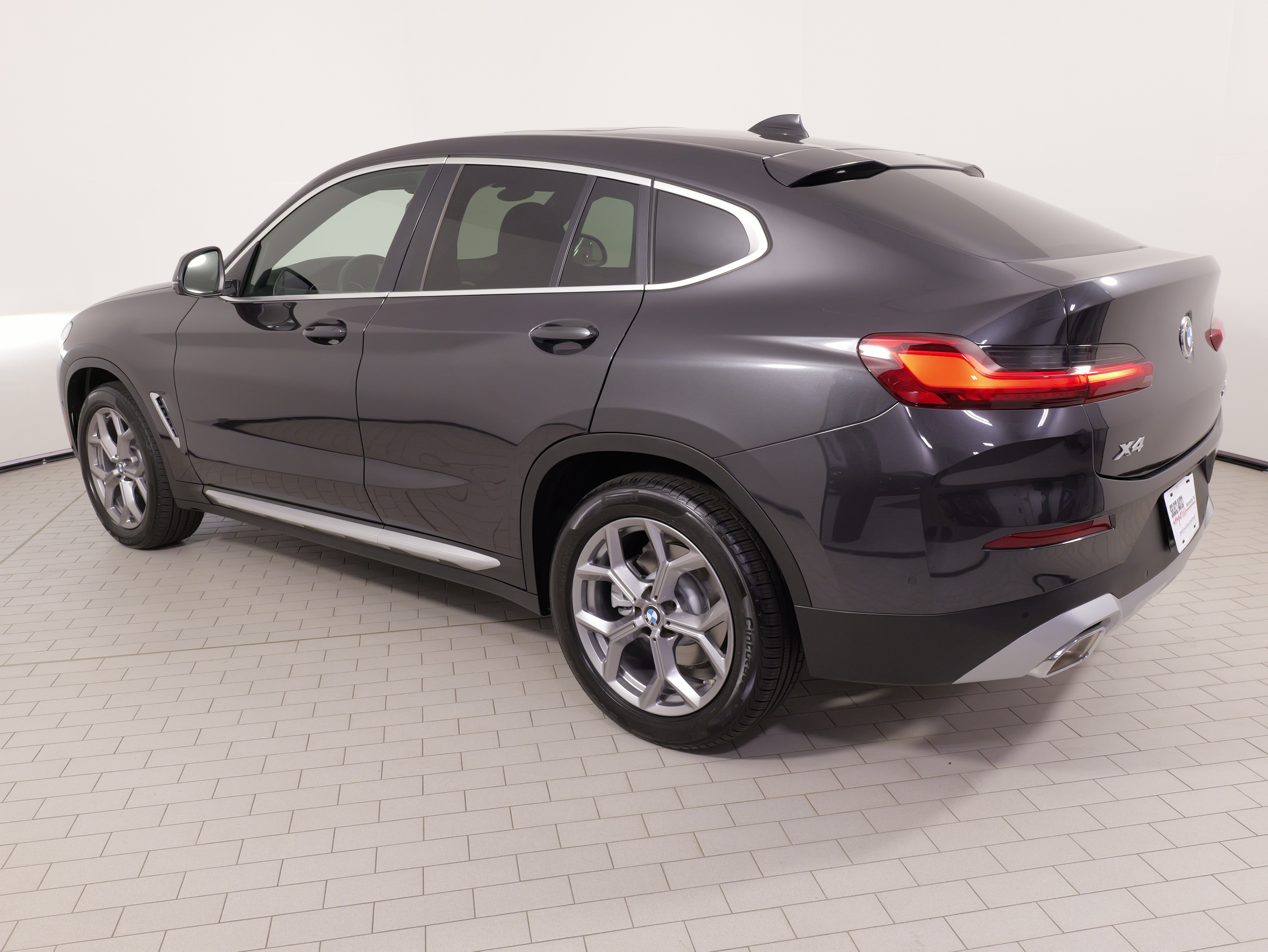 Used 2025 BMW X4 xDrive30i AWD/4WD image 16