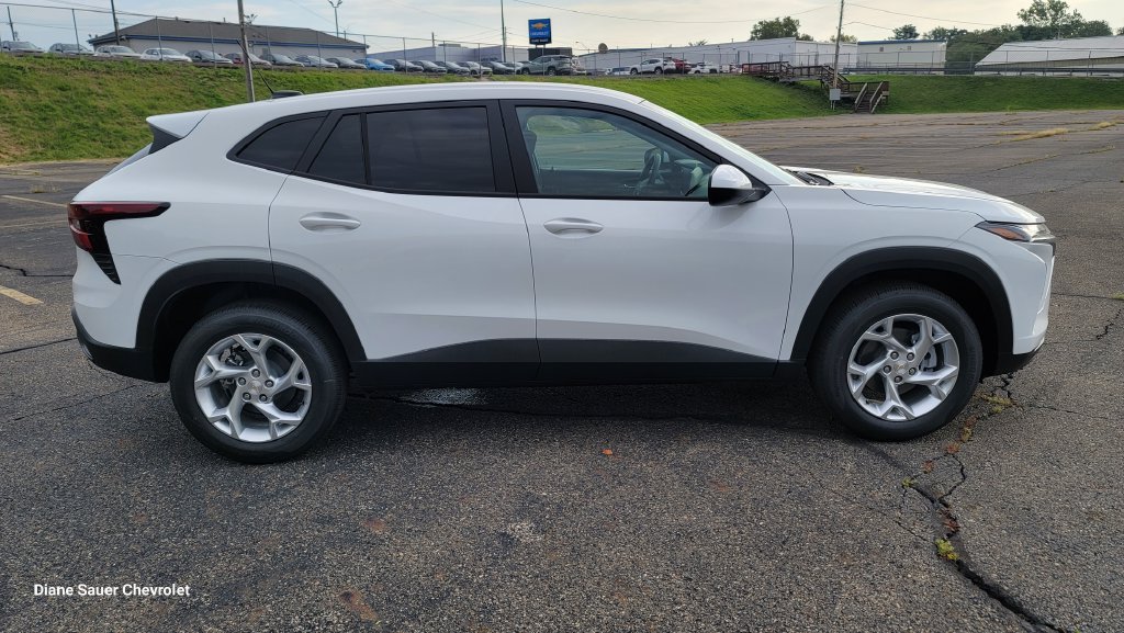 New 2026 Chevrolet Trax LS w/ LS Convenience Package FWD image 14