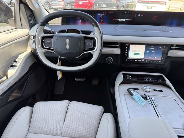 New 2026 Lincoln Navigator L Reserve AWD/4WD image 24