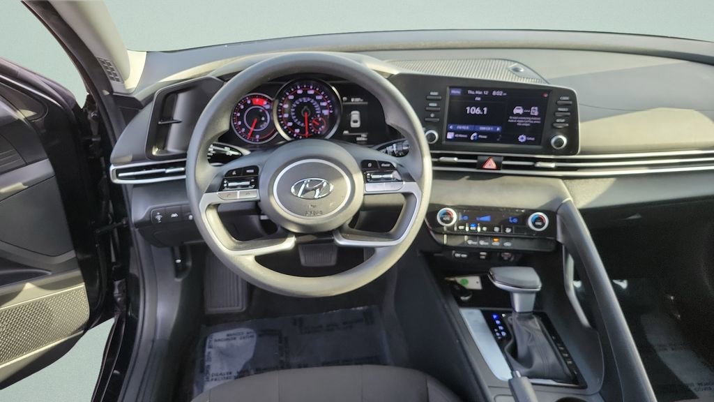 Used 2023 Hyundai Elantra SEL image 15