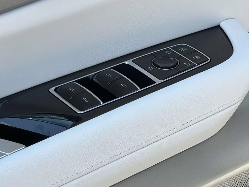 New 2027 Cadillac Vistiq Luxury AWD/4WD image 18