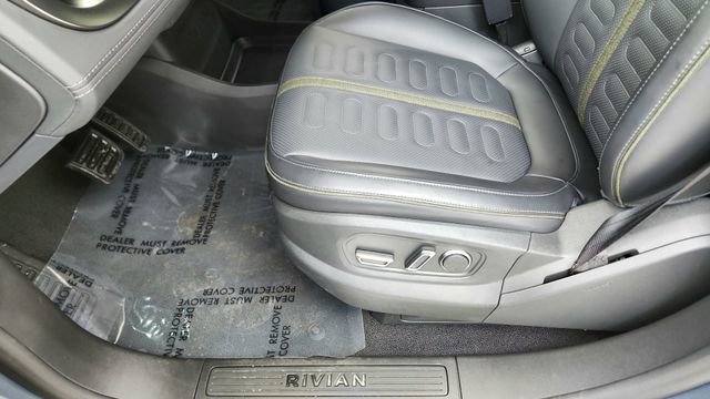 Used 2025 Rivian R1S Adventure image 38