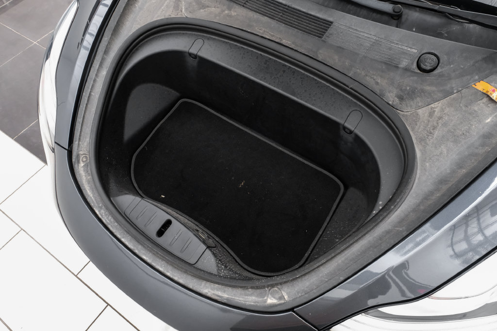 Used 2018 Tesla Model 3 Long Range RWD image 47