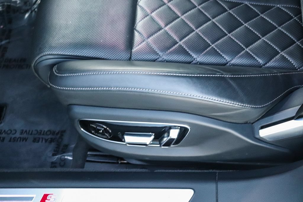 Used 2022 Audi S8 AWD/4WD image 25