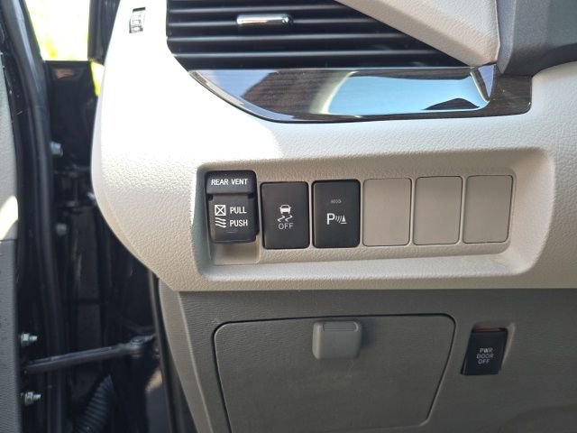 Used 2020 Toyota Sienna XLE w/ XLE Navigation Package AWD/4WD image 11