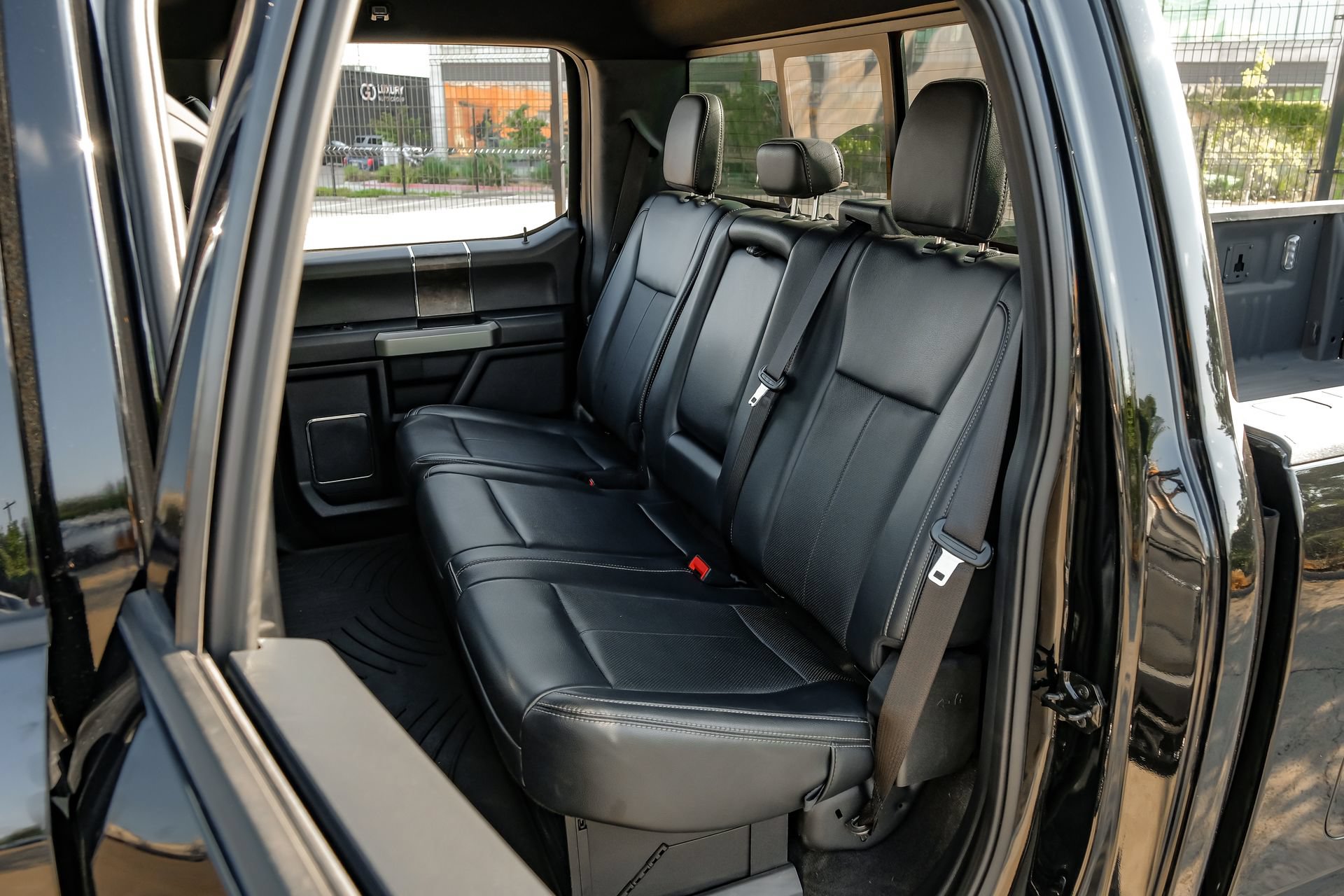 Used 2022 Ford F350 Lariat w/ Black Appearance Package AWD/4WD image 47