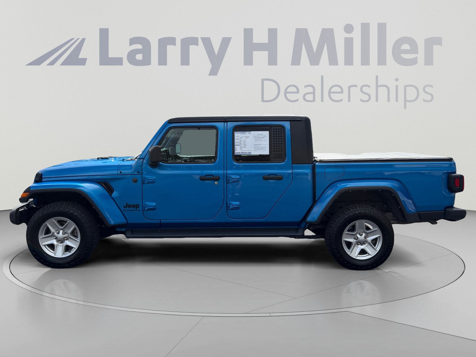 Used 2022 Jeep Gladiator Sport AWD/4WD image 2