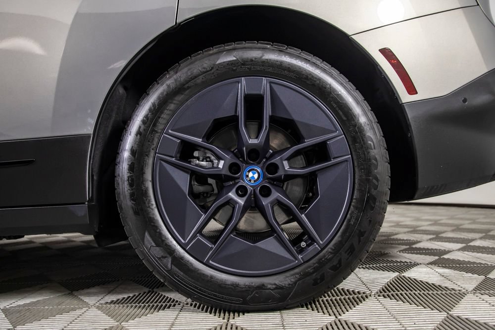 Used 2024 BMW iX xDrive50 AWD/4WD image 43