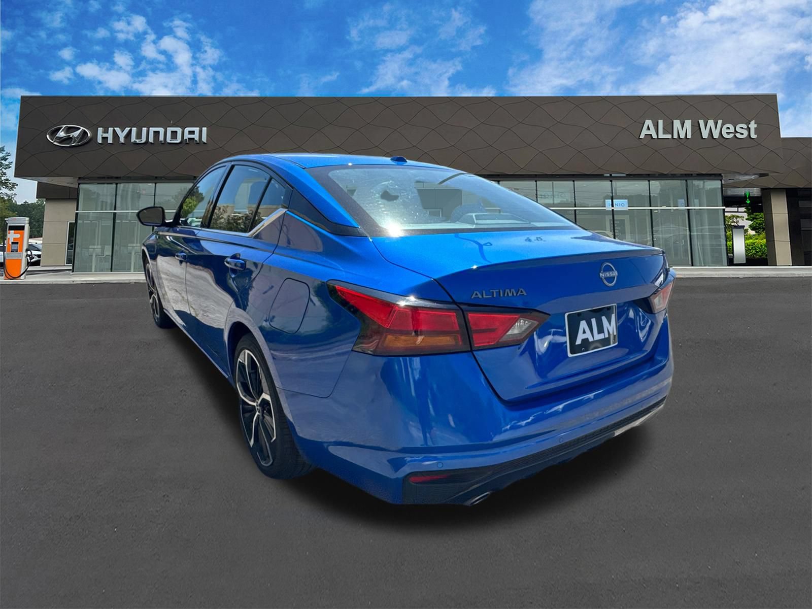 Used 2025 Nissan Altima 2.5 SR FWD image 7