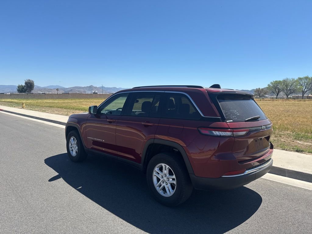 Used 2023 Jeep Grand Cherokee Laredo image 6