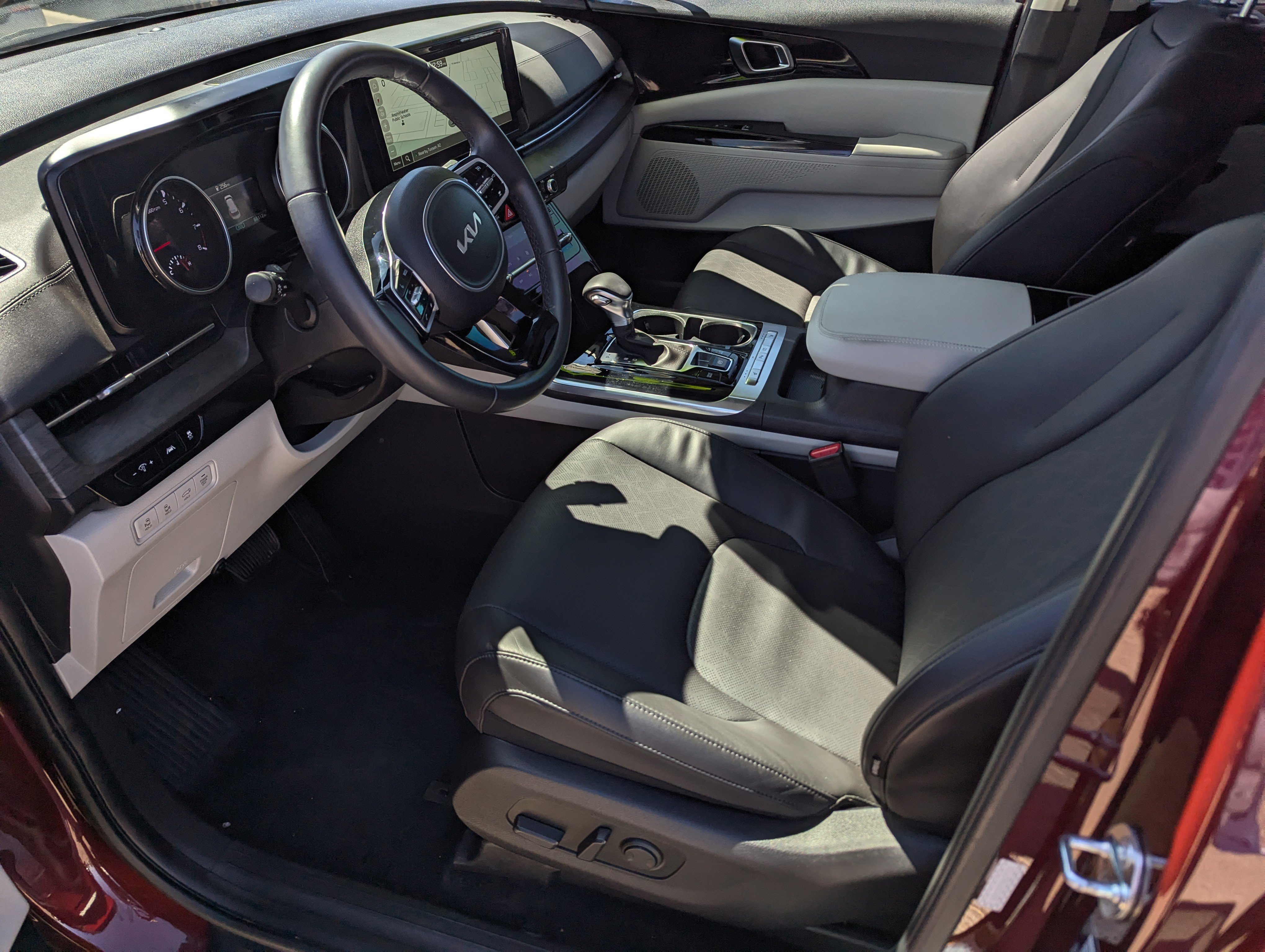 Certified 2024 Kia Carnival EX image 9