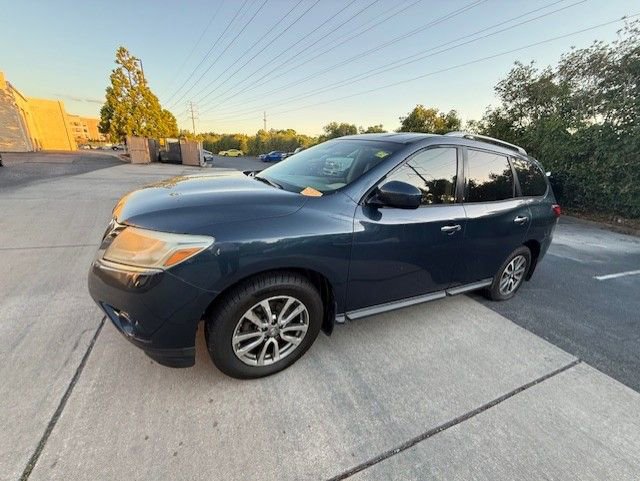 Used 2013 Nissan Pathfinder SV w/ Cargo Pkg AWD/4WD image 10