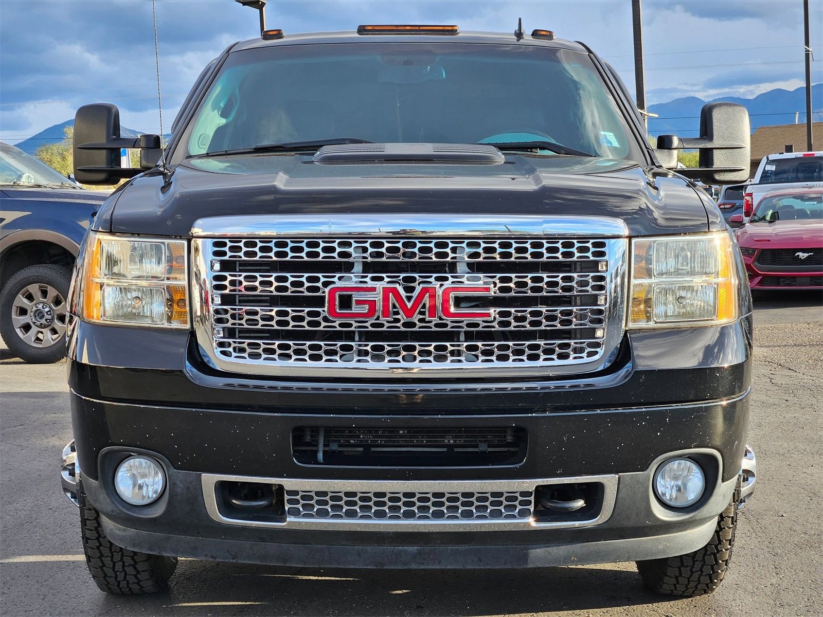 Used 2014 GMC Sierra 3500 Denali image 2