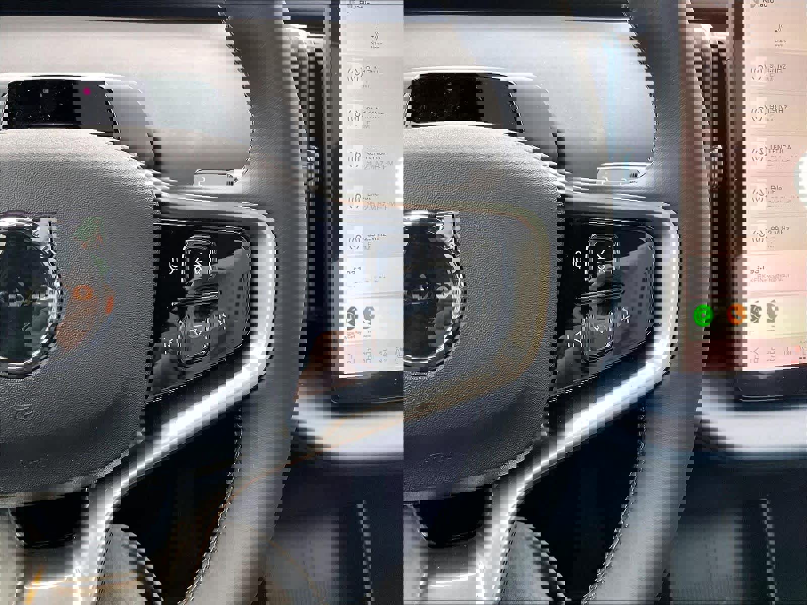 New 2026 Volvo EX30 Plus w/ Climate Package image 18