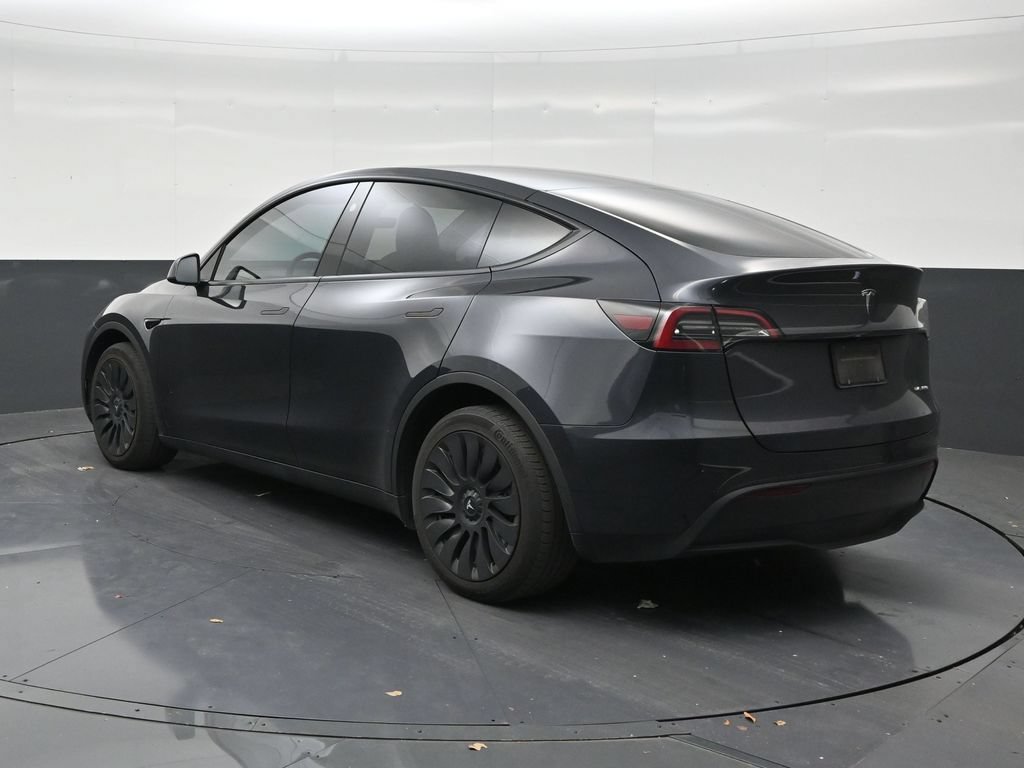 Used 2024 Tesla Model Y Long Range AWD/4WD image 3