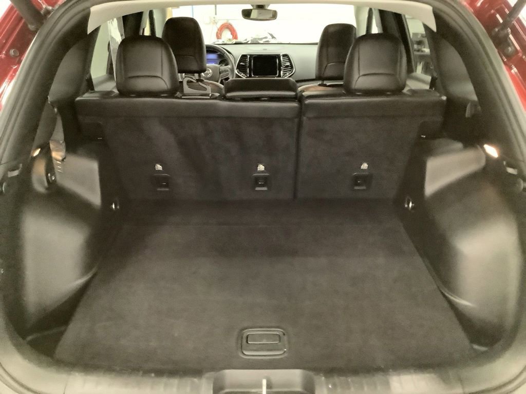 Used 2019 Jeep Cherokee Limited AWD/4WD image 16