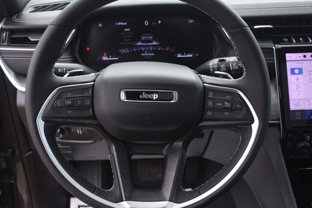 Used 2025 Jeep Grand Cherokee L Limited w/ Luxury Tech Group II image 22