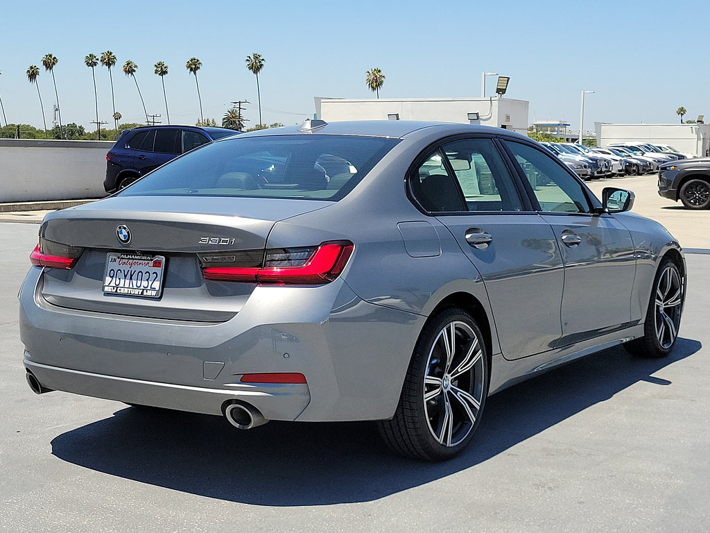 Used 2023 BMW 330i Sedan w/ Driving Assistance Package RWD image 3