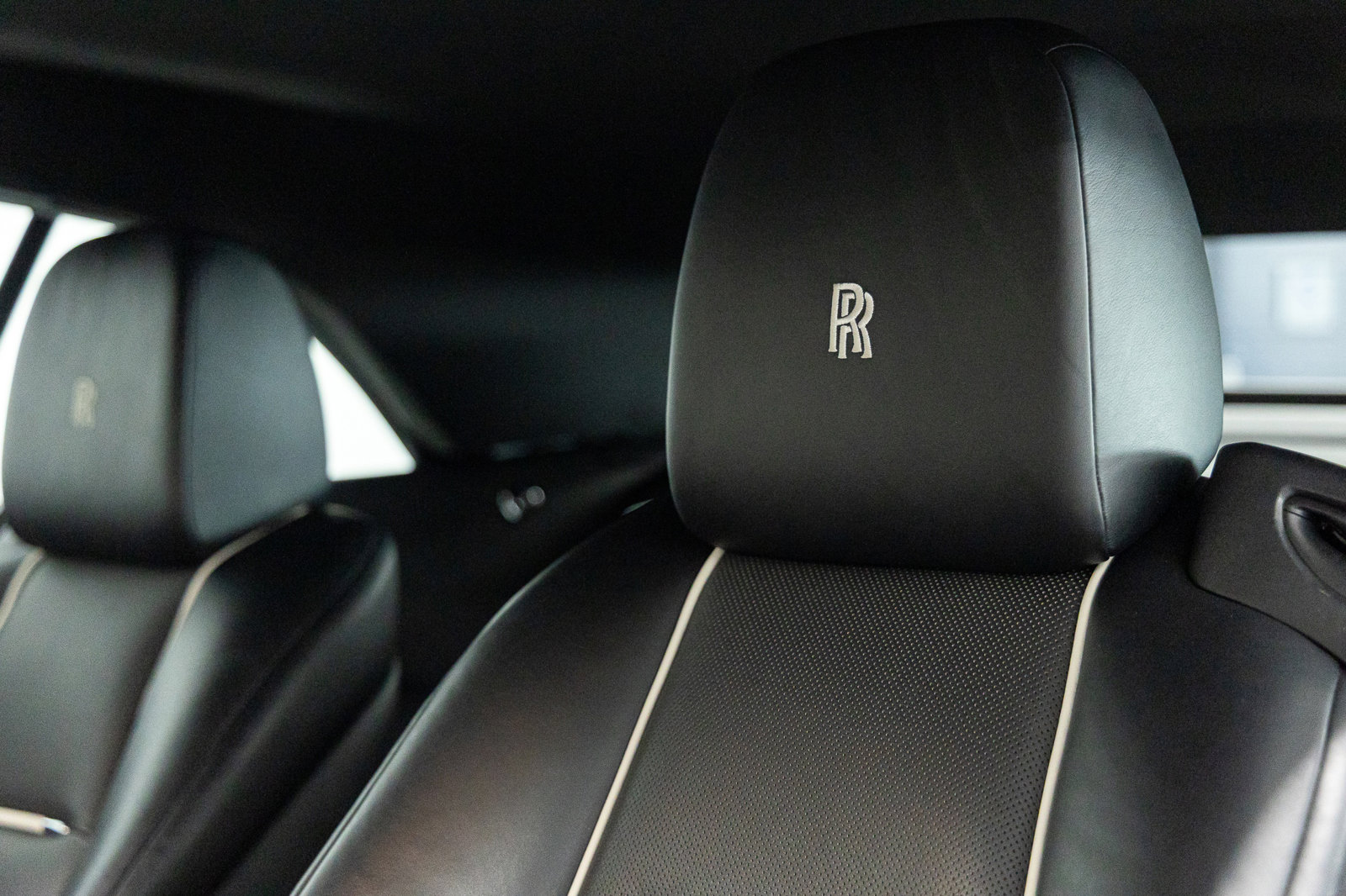 Used 2017 Rolls-Royce Dawn RWD image 24