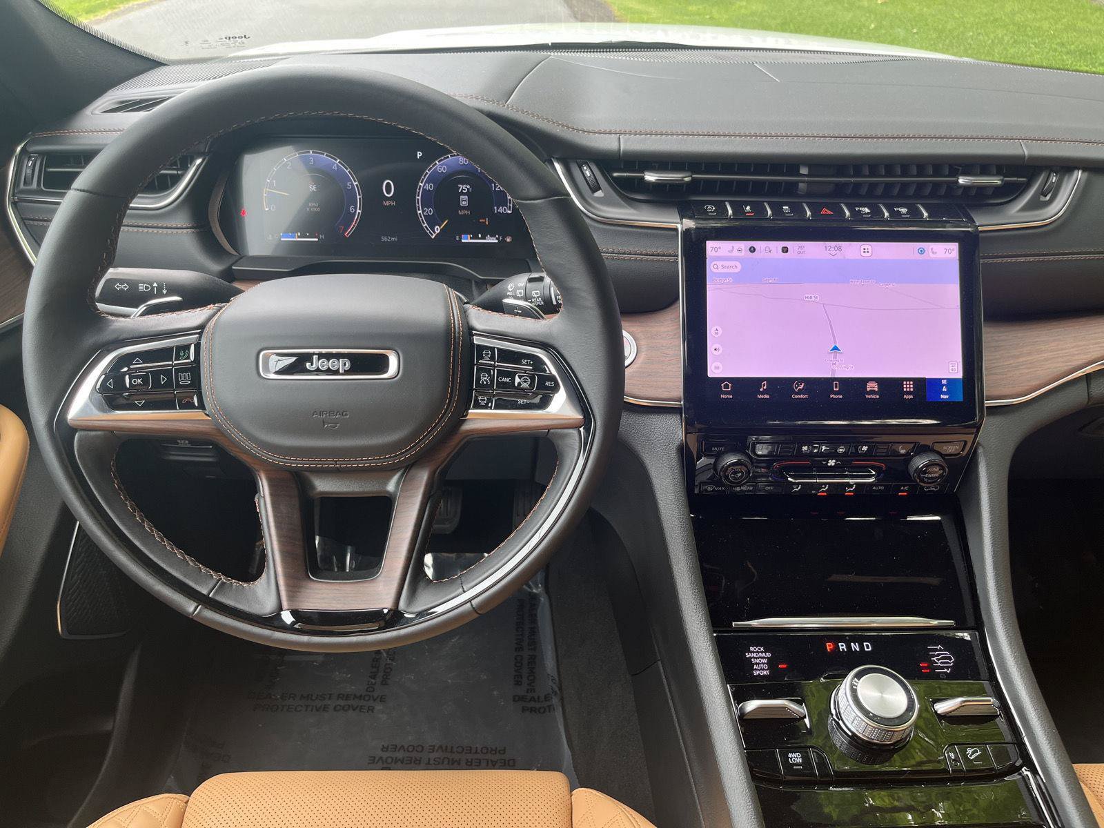 Used 2025 Jeep Grand Cherokee Summit w/ Luxury Tech Group V AWD/4WD image 7