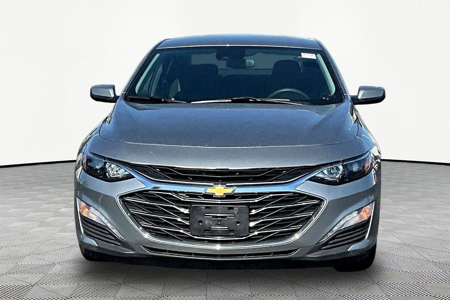 Used 2023 Chevrolet Malibu LT FWD image 2
