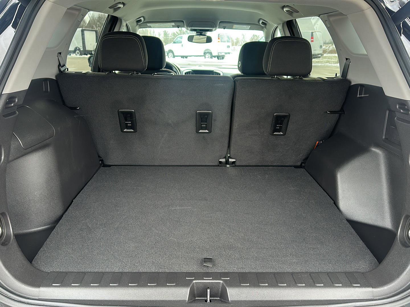 Used 2024 GMC Terrain SLE w/ Driver Convenience Package image 10