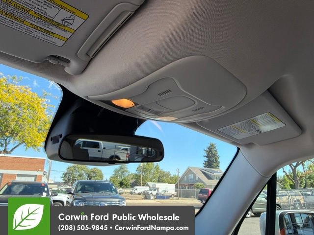 Used 2015 Jeep Renegade Latitude AWD/4WD image 18