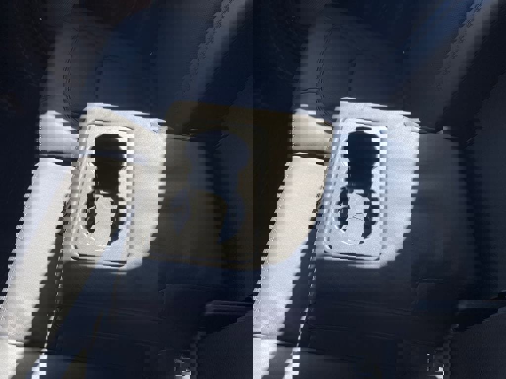 New 2024 Land Rover Defender 110 SE image 18