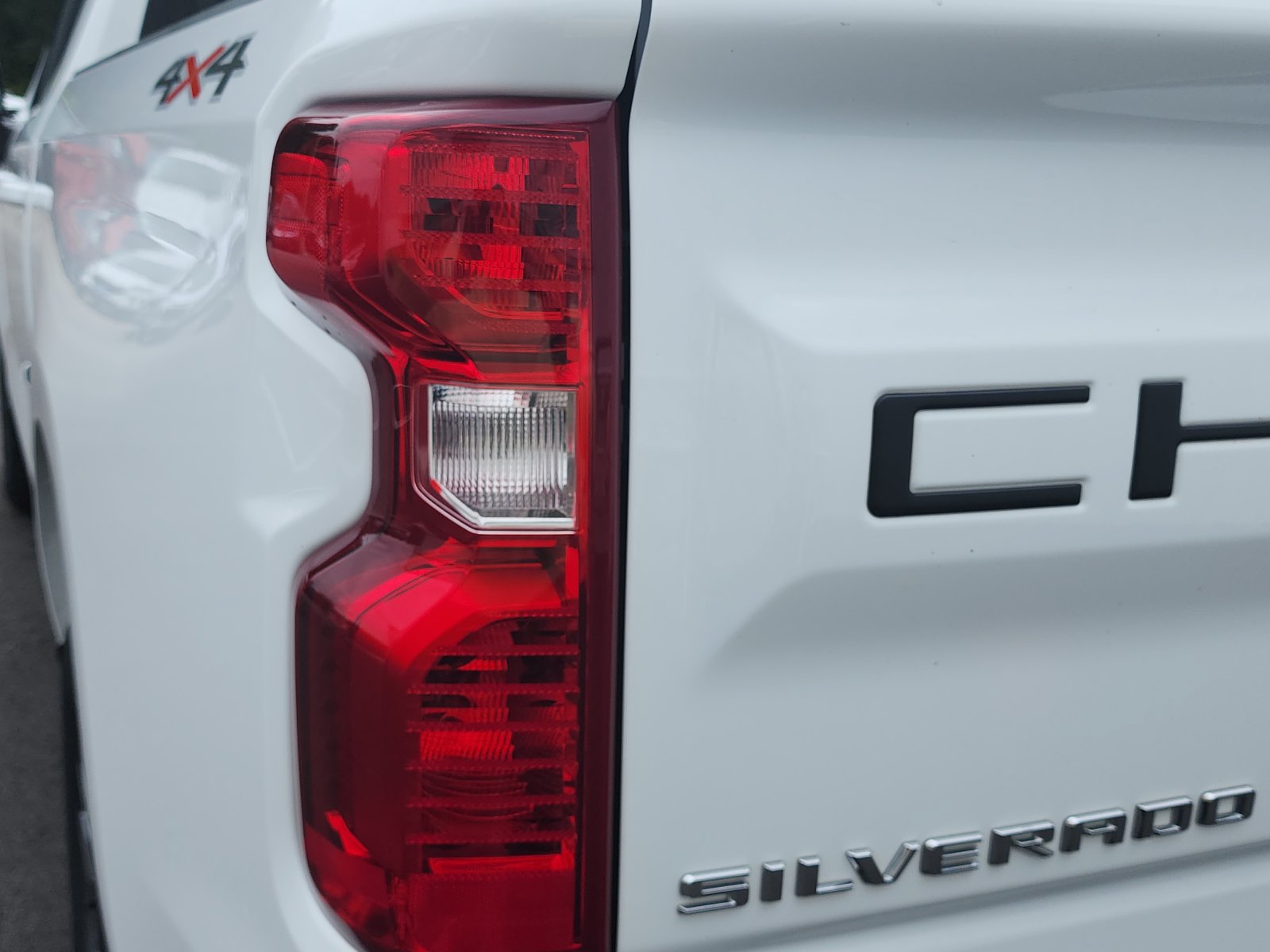 Used 2023 Chevrolet Silverado 1500 LT AWD/4WD image 13