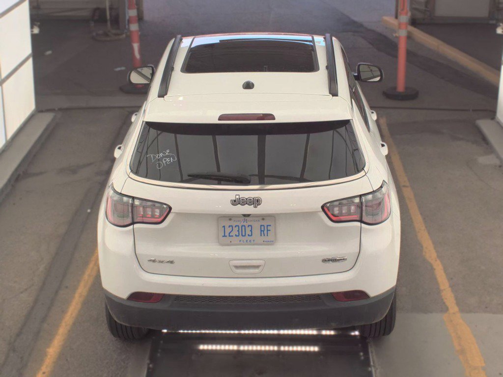 Used 2025 Jeep Compass Latitude w/ Sun & Sound Group AWD/4WD image 5