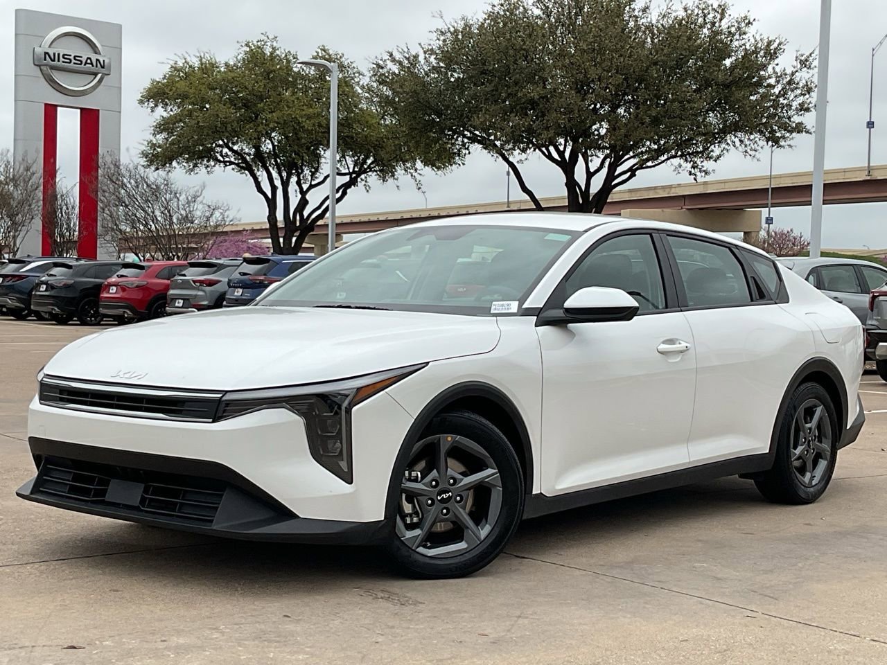 Used 2025 Kia K4 LXS image 2