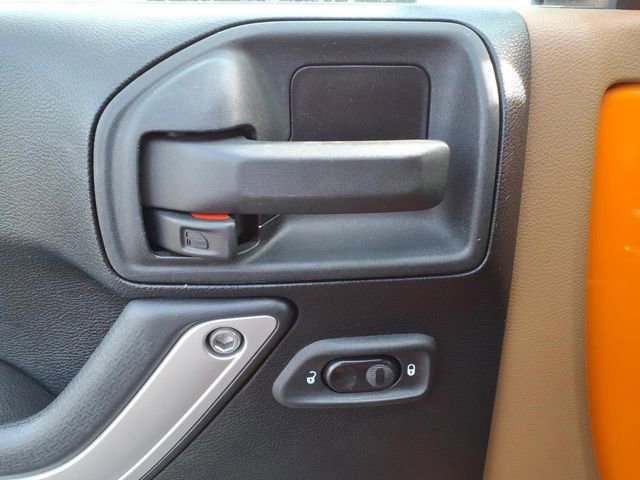 Used 2012 Jeep Wrangler Unlimited Sahara AWD/4WD image 11