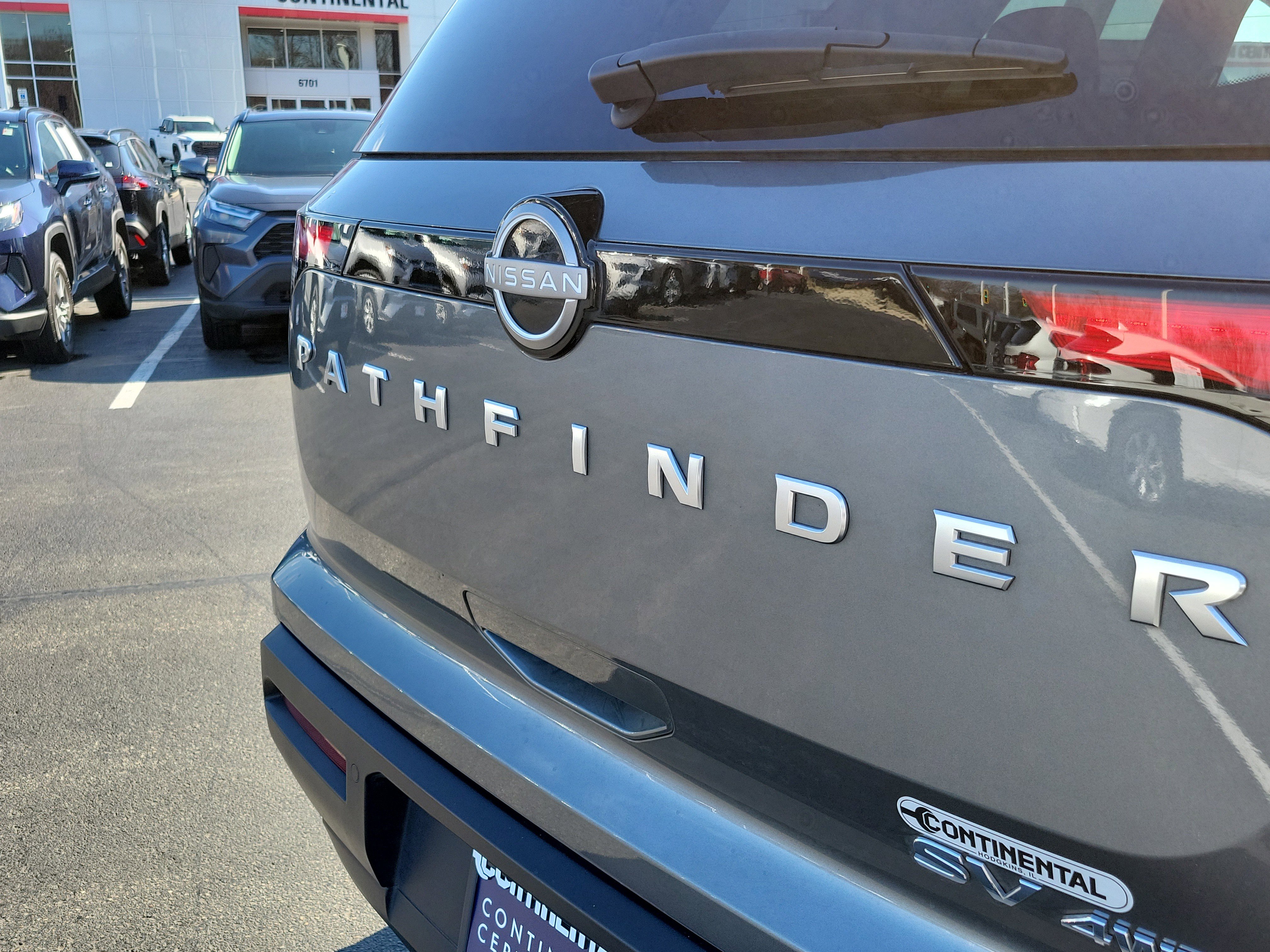 Used 2024 Nissan Pathfinder SV image 8