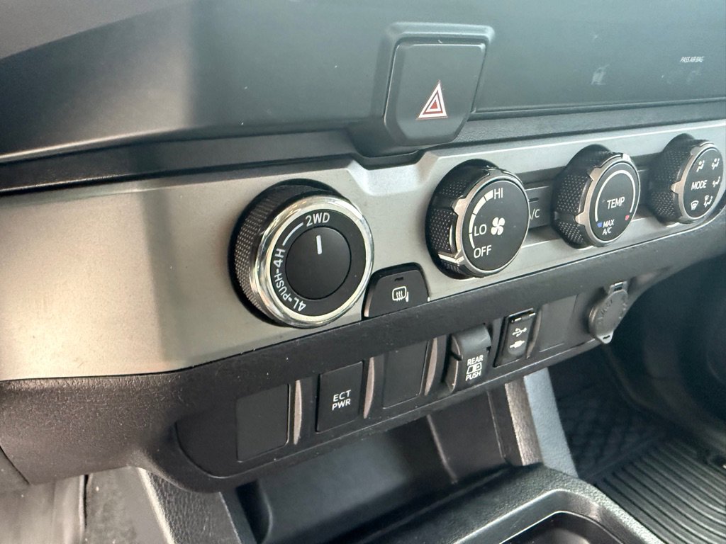 Used 2019 Toyota Tacoma SR5 AWD/4WD image 11